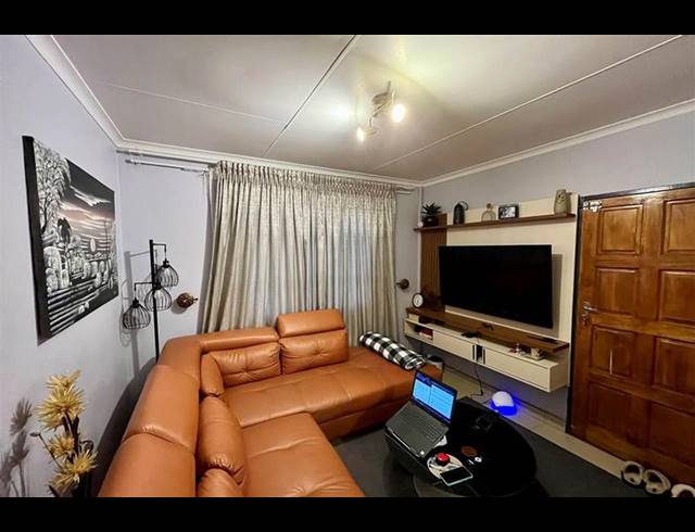 2 BEDROOM PROPERTY TO RENT IN KLIPPOORTJE